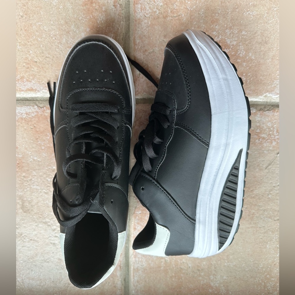New black and white platformed sneakers size euro 40 (US size 9)